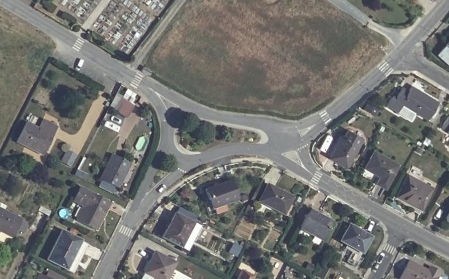 Vue aérienne du Rond-point anonyme n°95305803