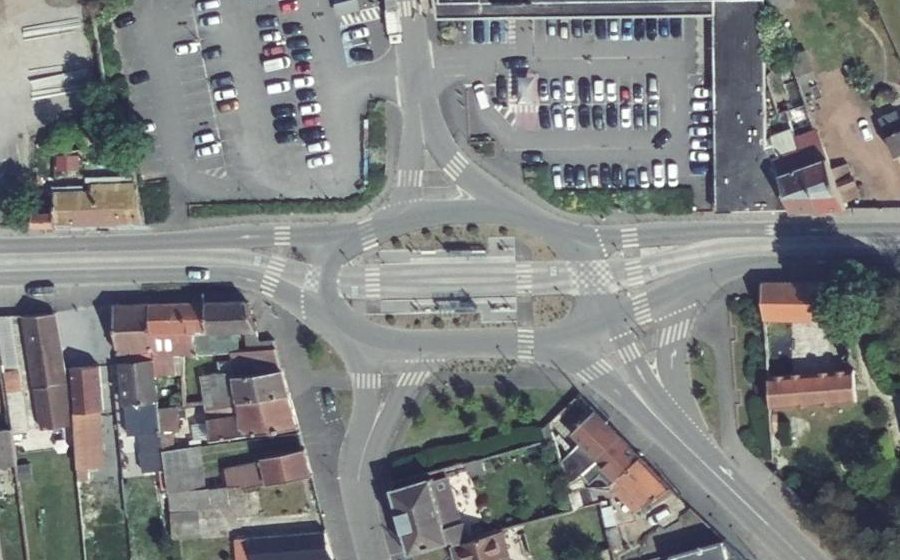 Vue aérienne du Rond-point anonyme n°953184068
