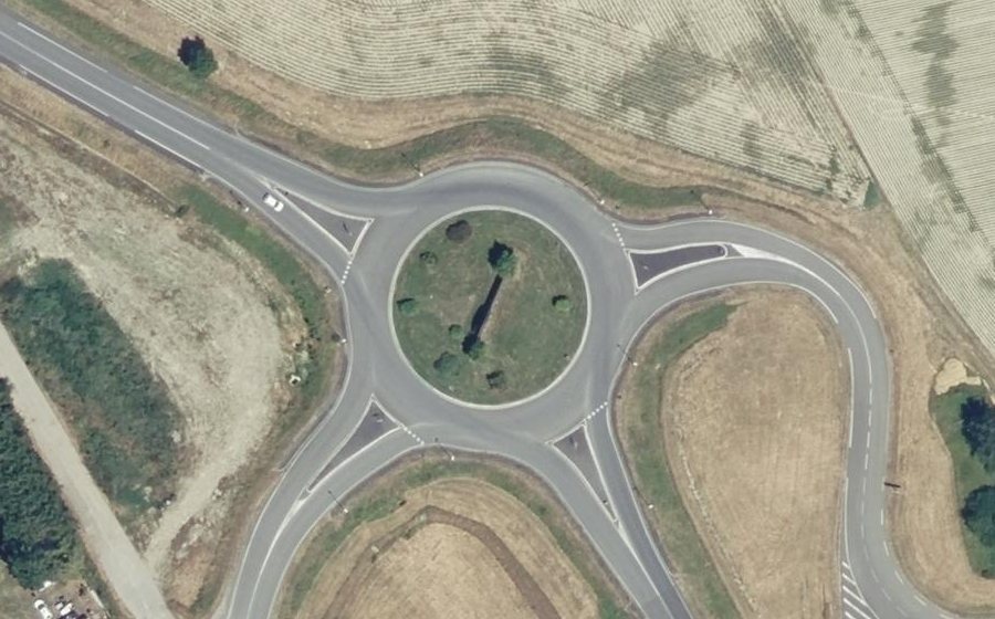 Vue aérienne du Rond-point anonyme n°95332106