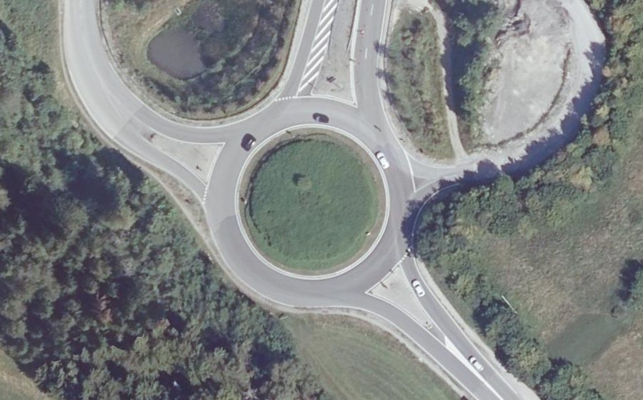 Vue aérienne du Rond-point anonyme n°953578657