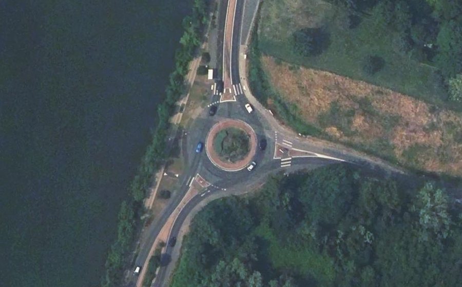 Vue aérienne du Rond-point anonyme n°95362275