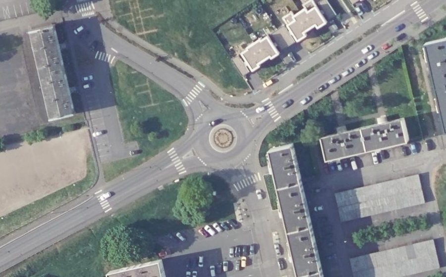 Vue aérienne du Rond-point anonyme n°953707336