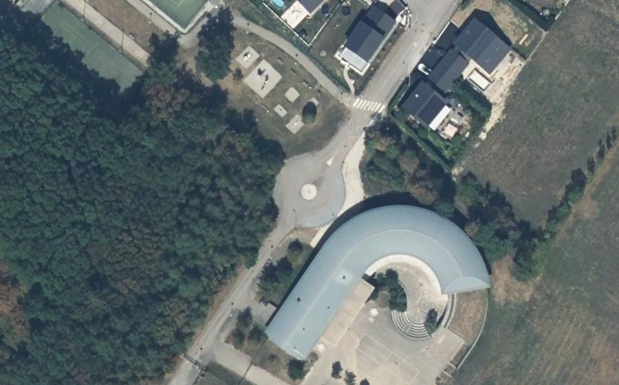 Vue aérienne du Rond-point anonyme n°953809205