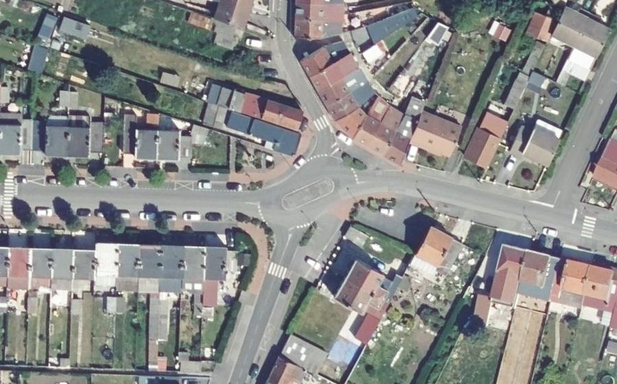 Vue aérienne du Rond-point anonyme n°953852656