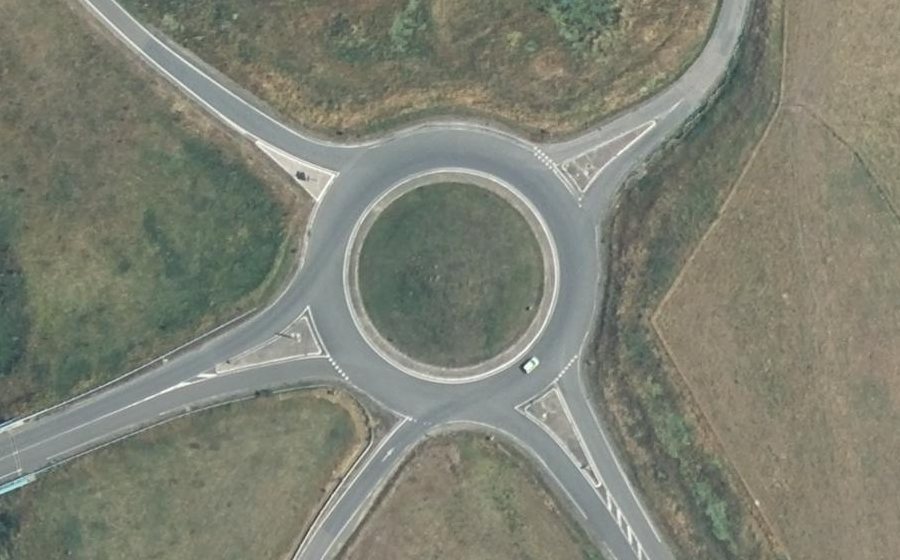 Vue aérienne du Rond-point anonyme n°953943683