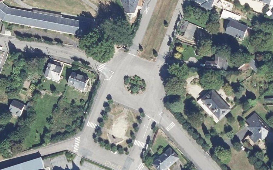 Vue aérienne du Rond-point anonyme n°95397829
