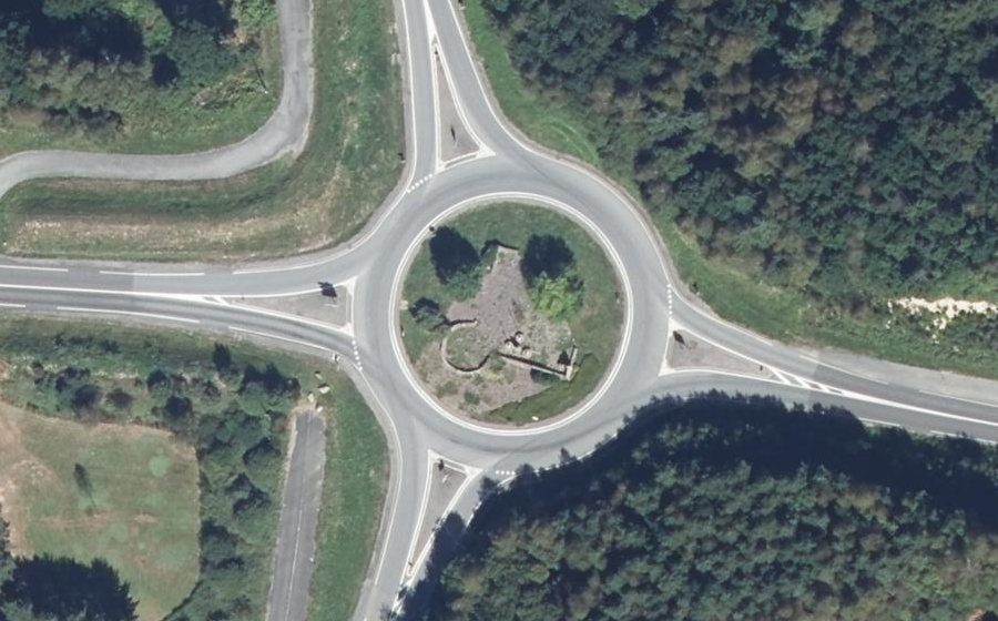 Vue aérienne du Rond-point anonyme n°95425780