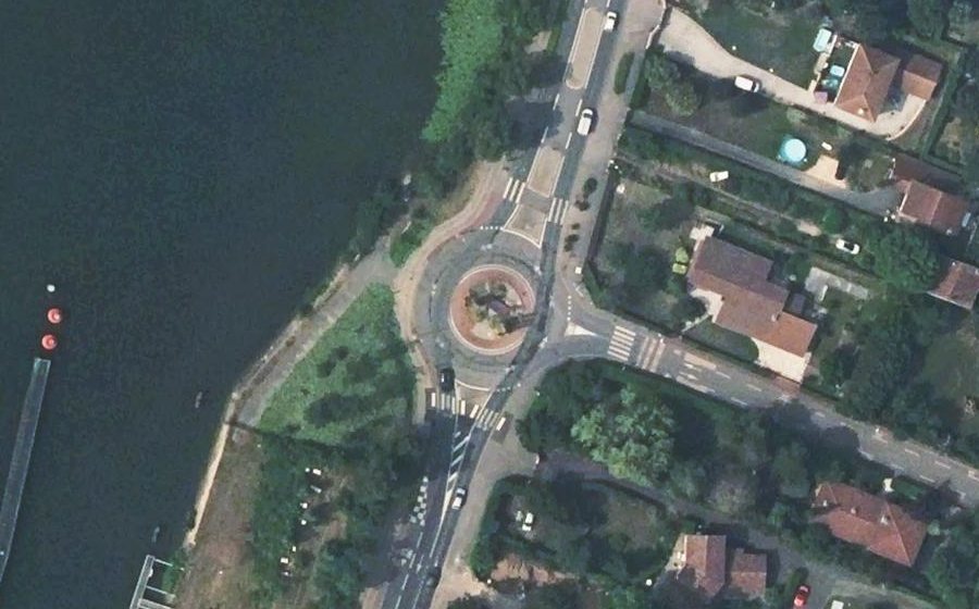 Vue aérienne du Rond-point anonyme n°95429794