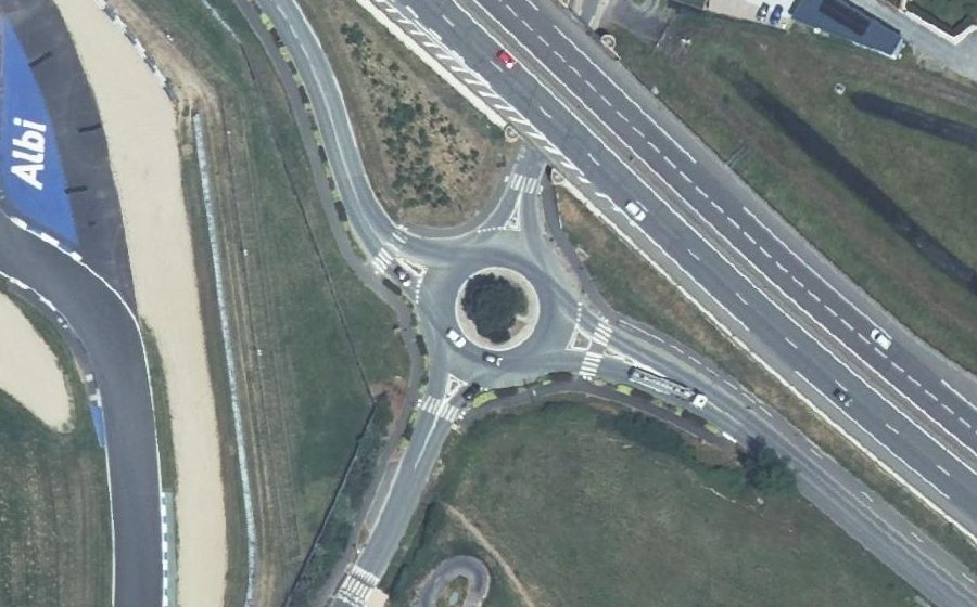 Vue aérienne du Rond-point anonyme n°95437371
