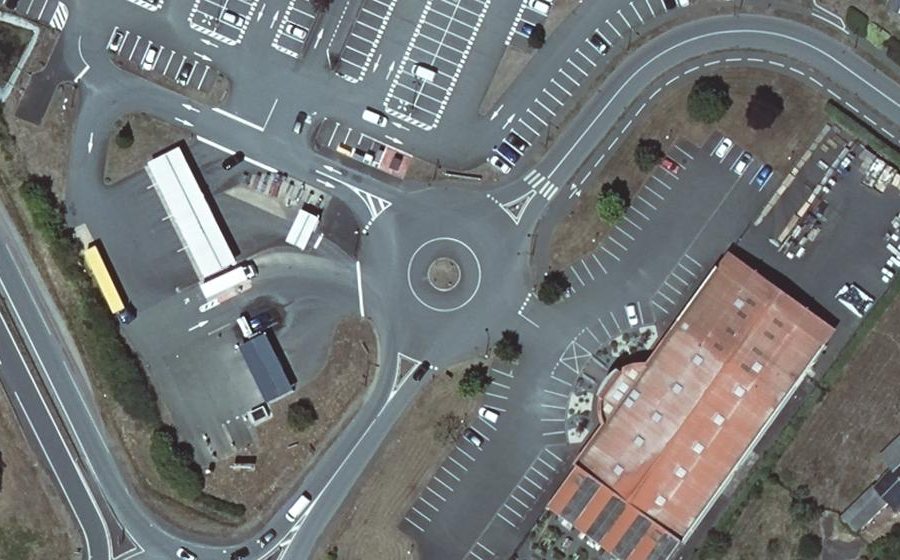 Vue aérienne du Rond-point anonyme n°95453604