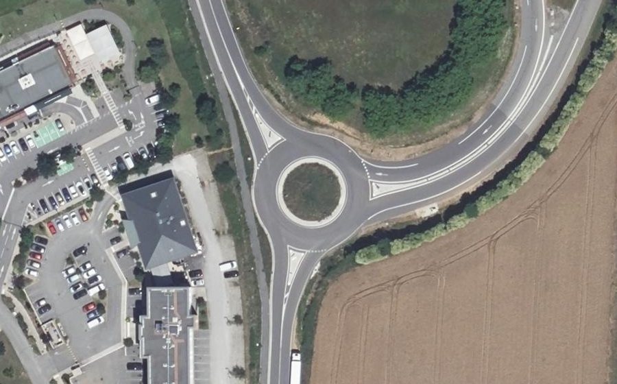 Vue aérienne du Rond-point anonyme n°954564484