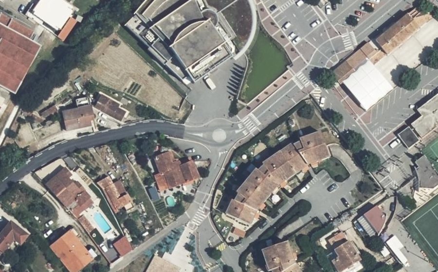 Vue aérienne du Rond-point anonyme n°954569538