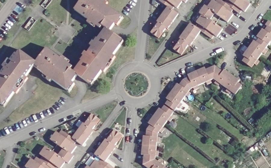 Vue aérienne du Rond-point anonyme n°95460667