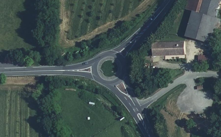 Vue aérienne du Rond-point anonyme n°954859039