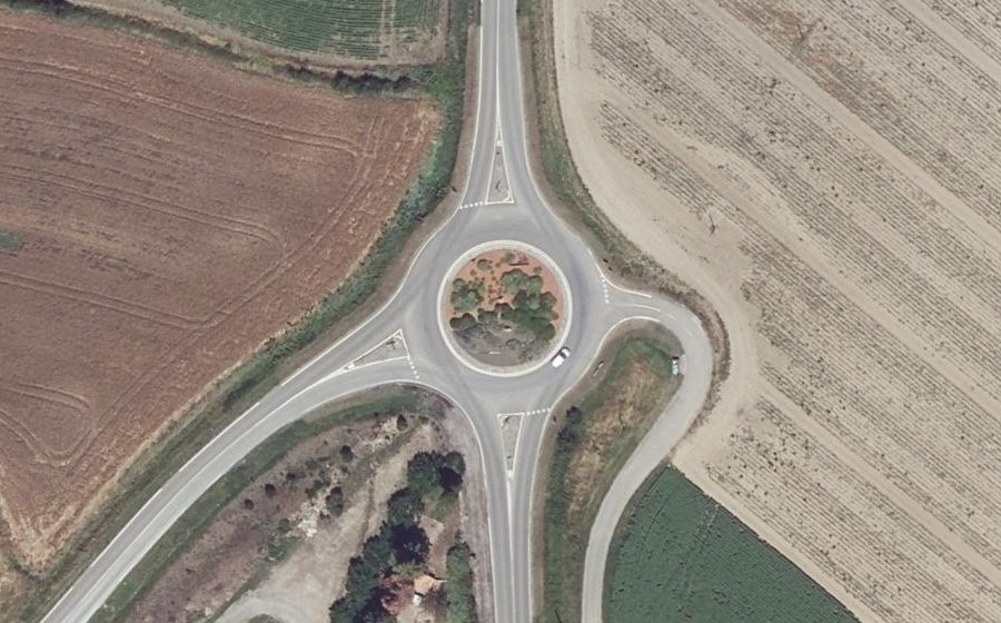 Vue aérienne du Rond-point anonyme n°95497688