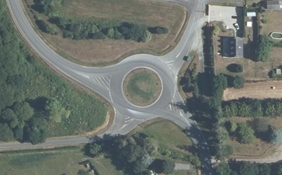 Vue aérienne du Rond-point anonyme n°95507636