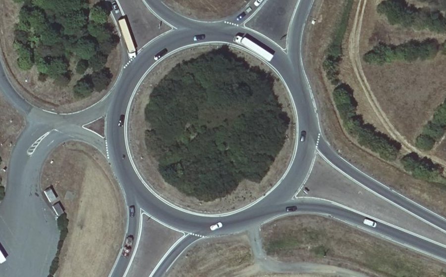 Vue aérienne du Rond-point anonyme n°9554964