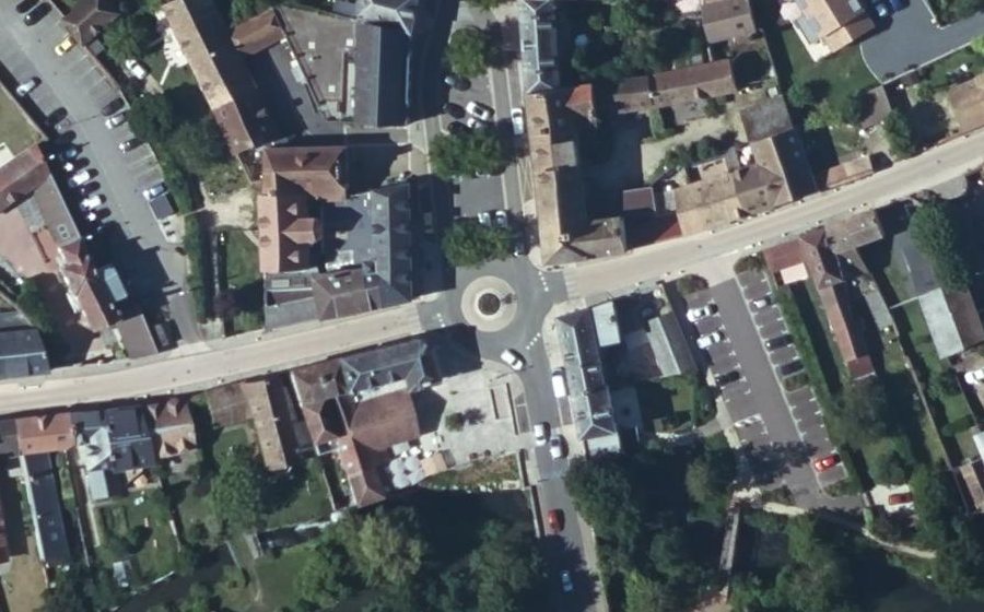 Vue aérienne du Rond-point anonyme n°95565067