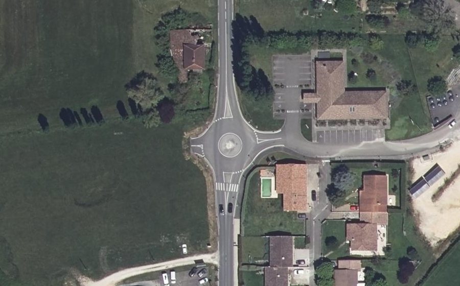 Vue aérienne du Rond-point anonyme n°955838099
