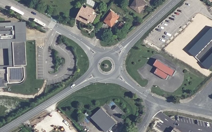 Vue aérienne du Rond-point anonyme n°955844035