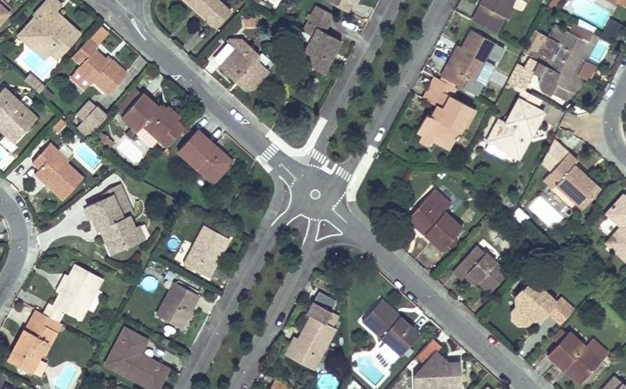 Vue aérienne du Rond-point anonyme n°955886718