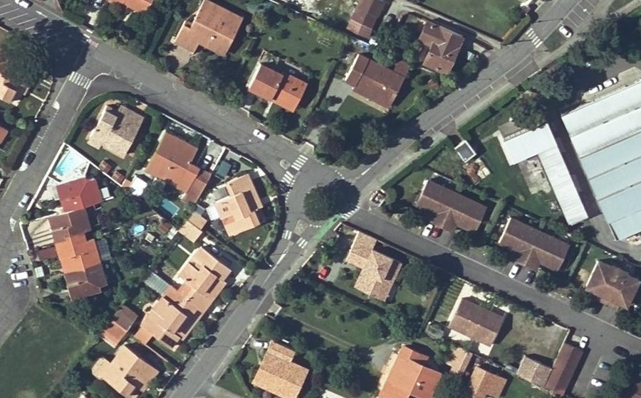 Vue aérienne du Rond-point anonyme n°955918478