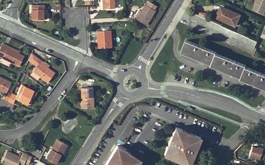 Vue aérienne du Rond-point anonyme n°955918487