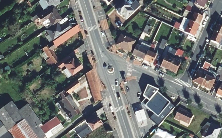 Vue aérienne du Rond-point anonyme n°956118329