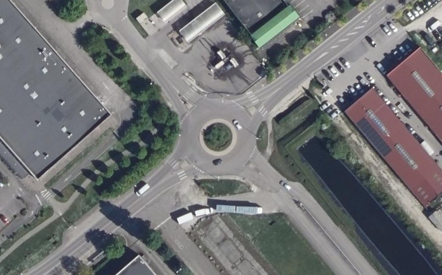 Vue aérienne du Rond-point anonyme n°956406661