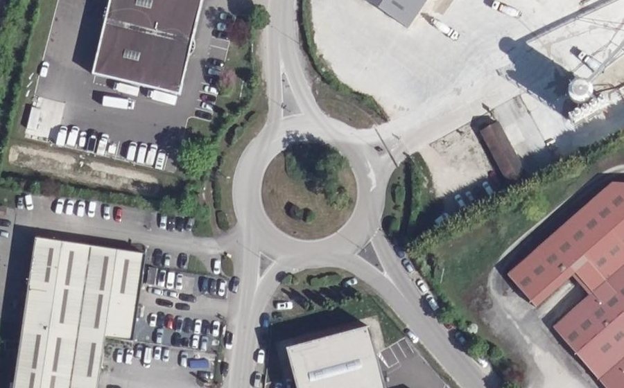 Vue aérienne du Rond-point anonyme n°956406672