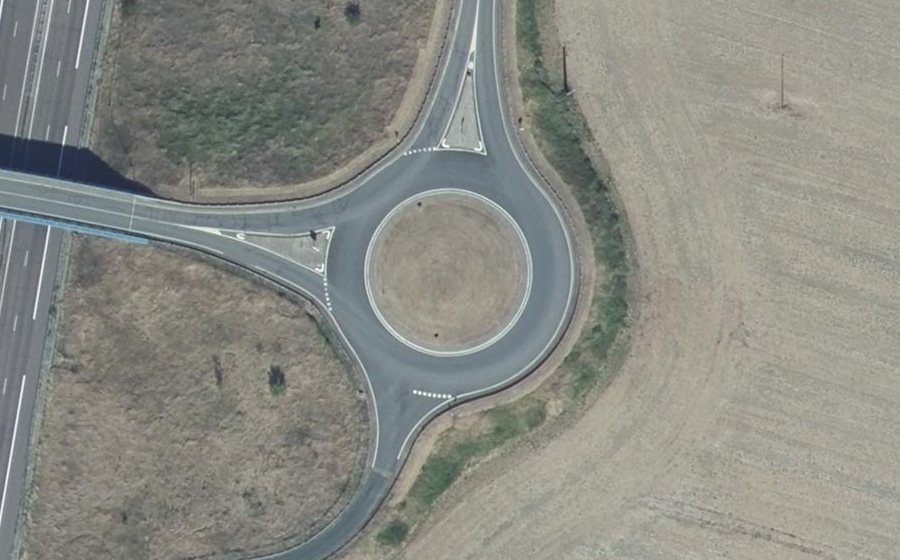 Vue aérienne du Rond-point anonyme n°95640841