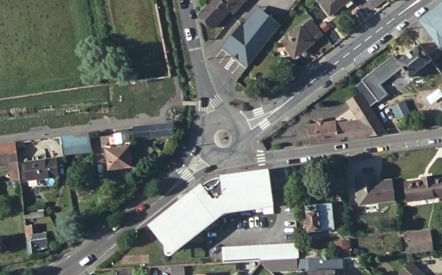 Vue aérienne du Rond-point anonyme n°956620321