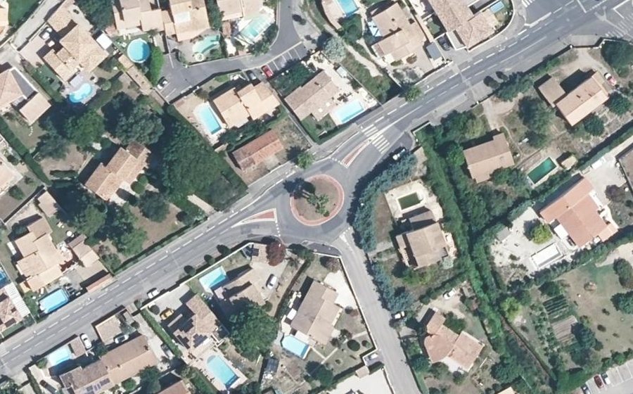 Vue aérienne du Rond-point anonyme n°95666627