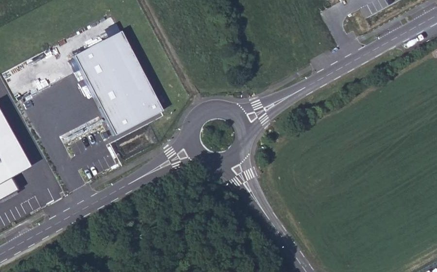 Vue aérienne du Rond-point anonyme n°956852608