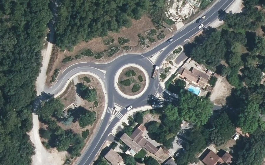 Vue aérienne du Rond-point anonyme n°957443656