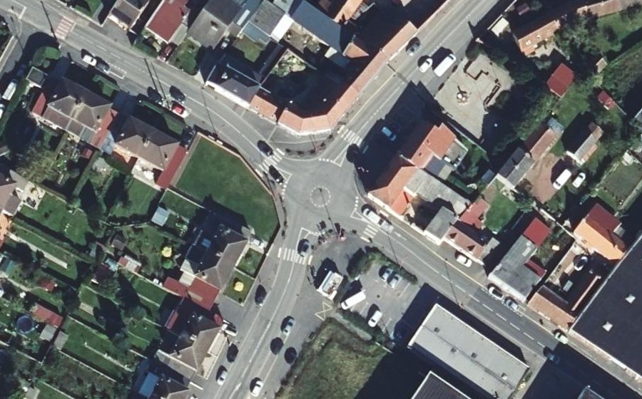 Vue aérienne du Rond-point anonyme n°957662480