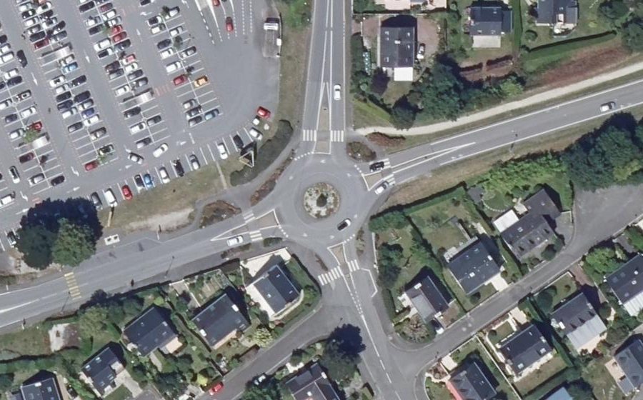 Vue aérienne du Rond-point anonyme n°957798467