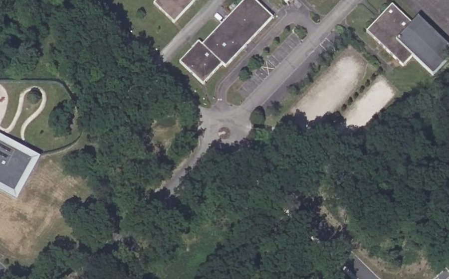 Vue aérienne du Rond-point anonyme n°95795451