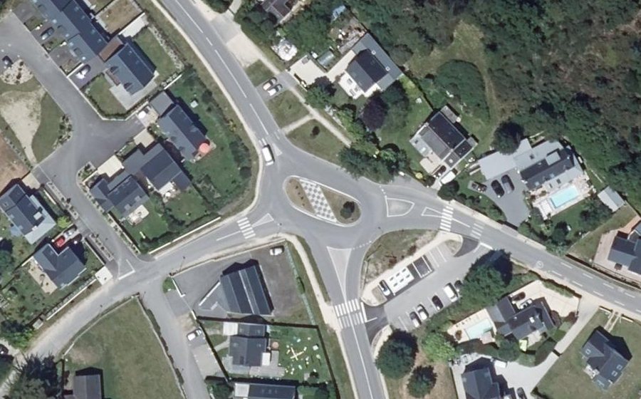 Vue aérienne du Rond-point anonyme n°958847966