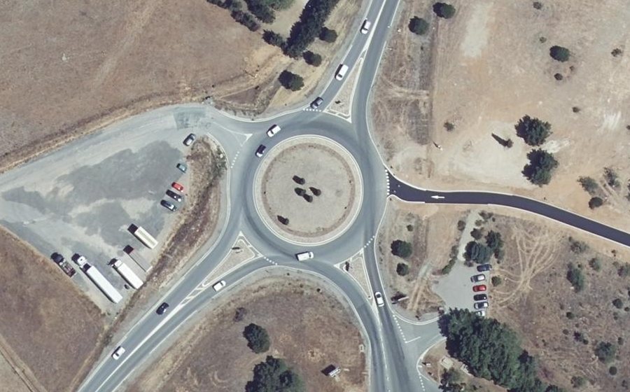Vue aérienne du Rond-point anonyme n°95917654
