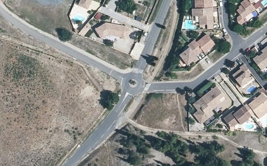 Vue aérienne du Rond-point anonyme n°95919488