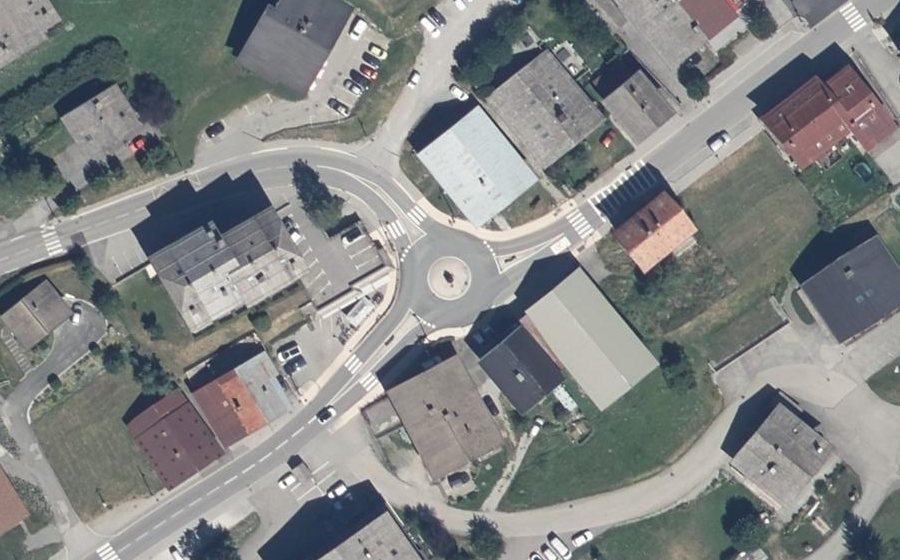 Vue aérienne du Rond-point anonyme n°959616281