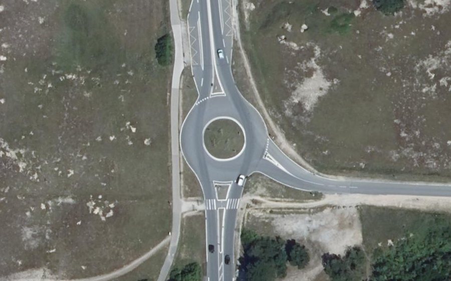 Vue aérienne du Rond-point anonyme n°95968375