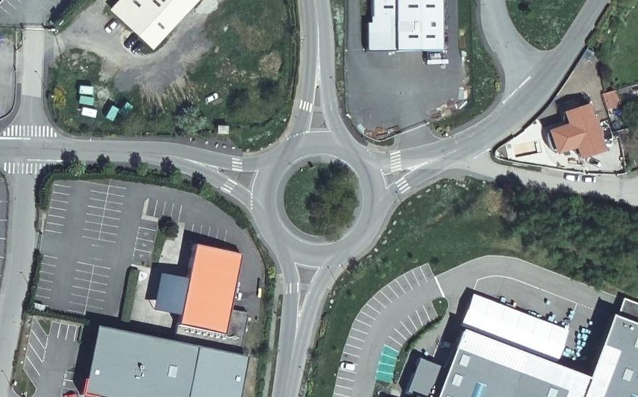 Vue aérienne du Rond-point anonyme n°95968808