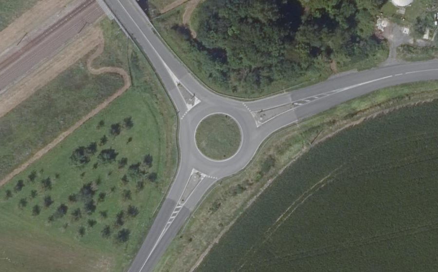 Vue aérienne du Rond-point anonyme n°95975295