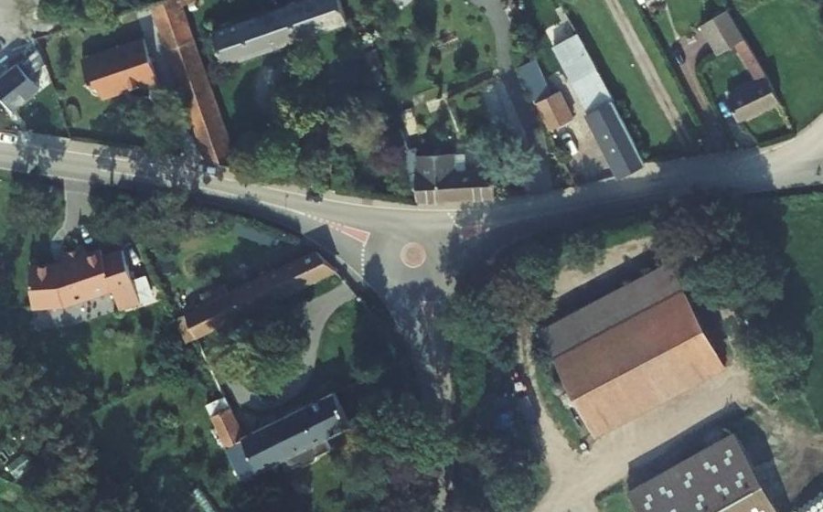Vue aérienne du Rond-point anonyme n°959802817