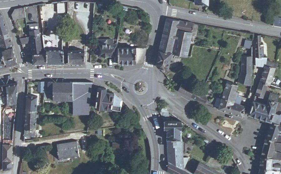 Vue aérienne du Rond-point anonyme n°95999759