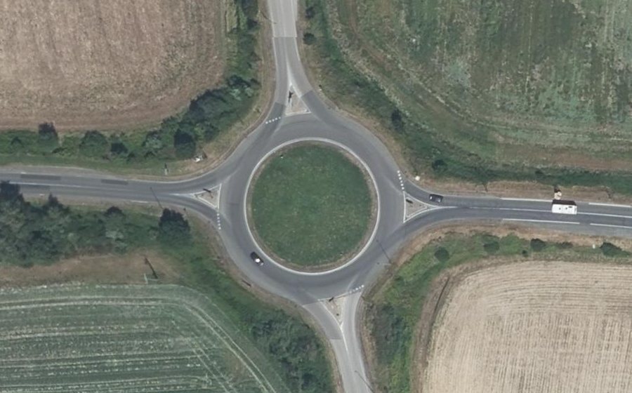 Vue aérienne du Rond-point anonyme n°9606037