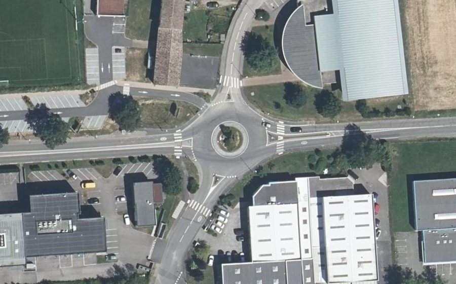 Vue aérienne du Rond-point anonyme n°9606379