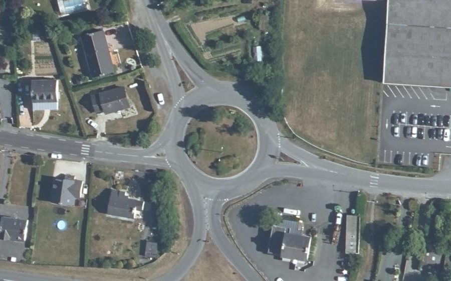 Vue aérienne du Rond-point anonyme n°96065558